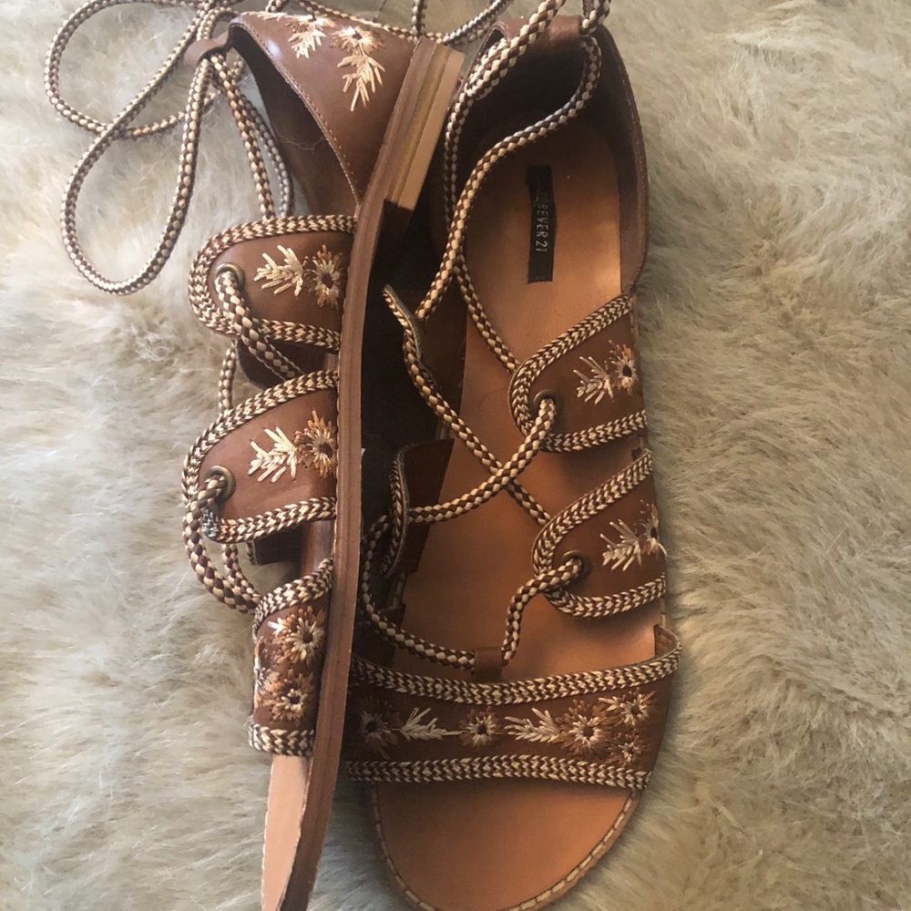 Lace up leg embroidered gladiator sandals - Picture 3 of 3